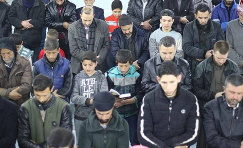 Suriye'de ilk teravih kılındı