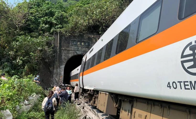 Tayvan'da feci tren kazası: Onlarca ölü ve yaralı var
