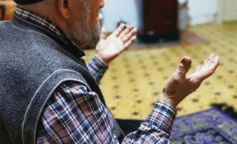 Teravih namazı en az kaç rekat kılınır? Evde teravih namazı 8 rekat kılınır mı?