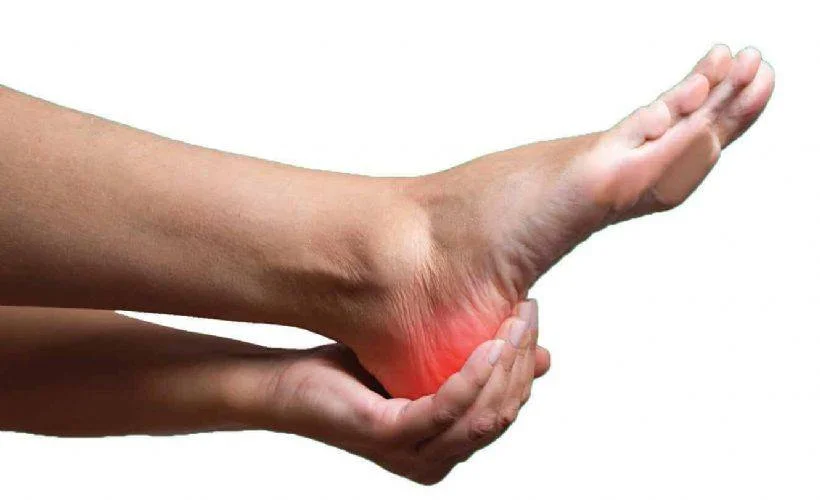 Topuk ağrısı neden olur? Topuk ağrısı için hangi doktora gidilir, hangi bölümden randevu alınır?