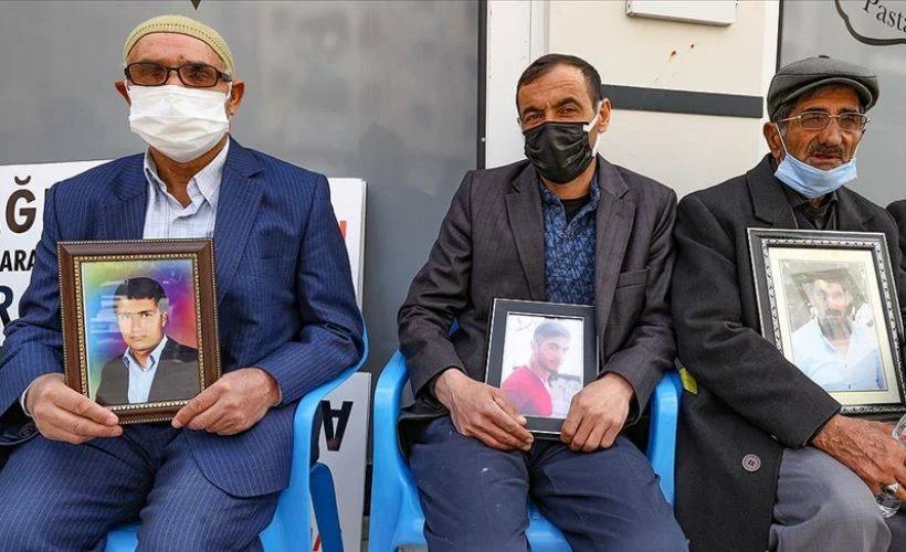 Van'daki evlat nöbetine 3 aile daha katıldı