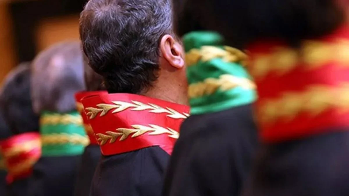 3 bin 70 hakim ve savcının görev yerleri değişti
