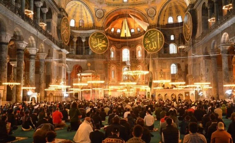 87 yıl sonra Ayasofya Camii'nde ilk bayram namazı!
