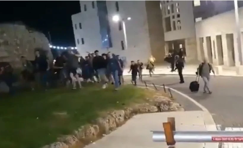 Akka'daki Yahudiler konutlarını boşaltıyor