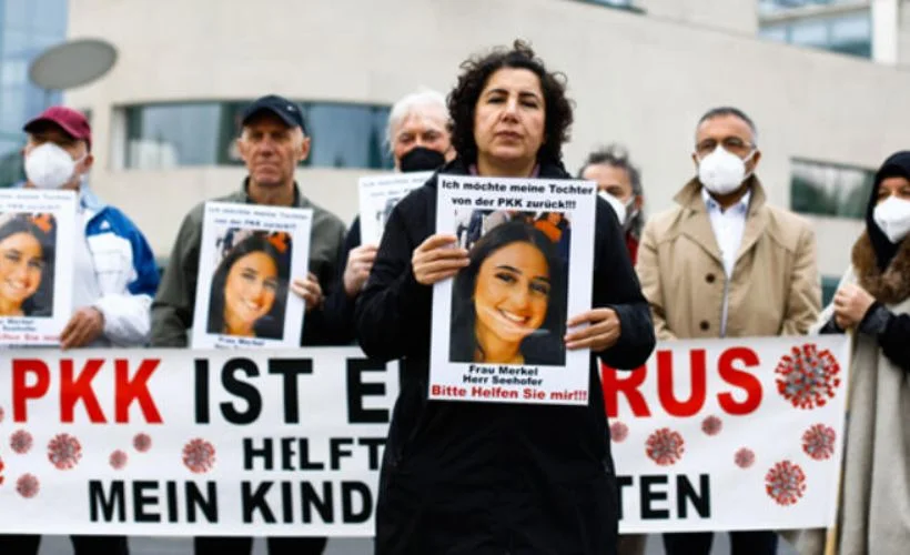 Almanya'da kızı PKK tarafından kaçırılan anne eylemini sürdürüyor