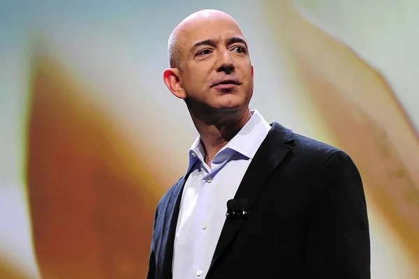 Amazon'un kurucusu Jeff Bezos CEO'luk görevini bırakacak