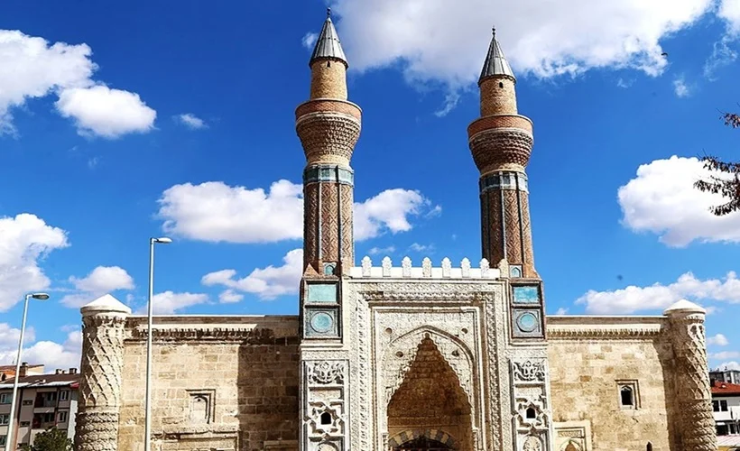 Anadolu medeniyetini zirveye taşıyan yapılar