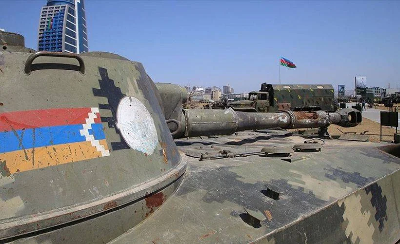 Azerbaycan Ermenistan'a 3 askeri iade etti
