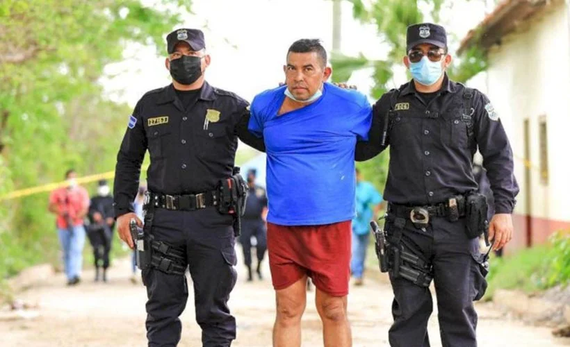 Bahçesinde 10 ceset daha bulundu