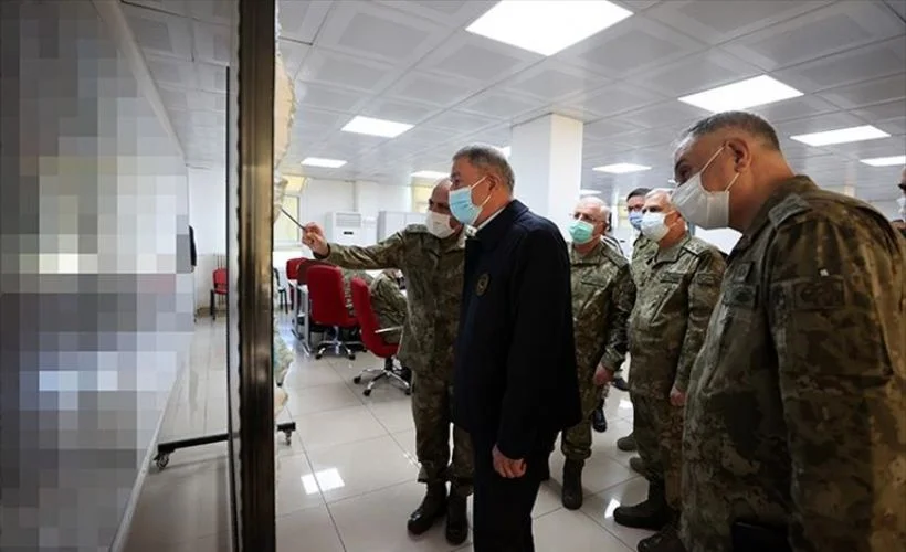Bakan Akar sınır birliklerinde incelemelerde bulundu