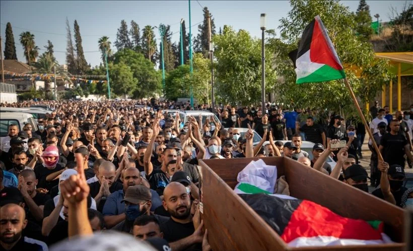 Filistinli şehidin cenazesinde çıkan olaylar nedeniyle olağanüstü hal ilan edildi