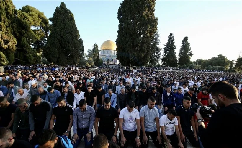 Filistinliler, bayram namazını Mescid-i Aksa'da kıldı