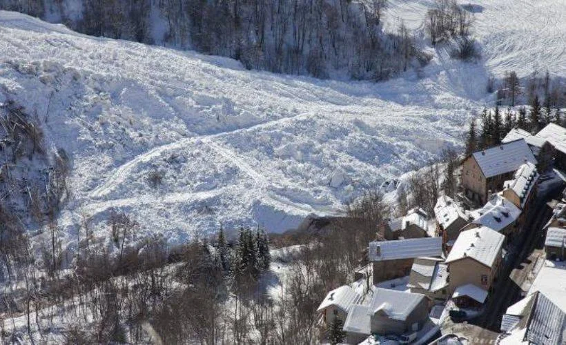 Fransa'da çığ düştü: 5 kişi öldü