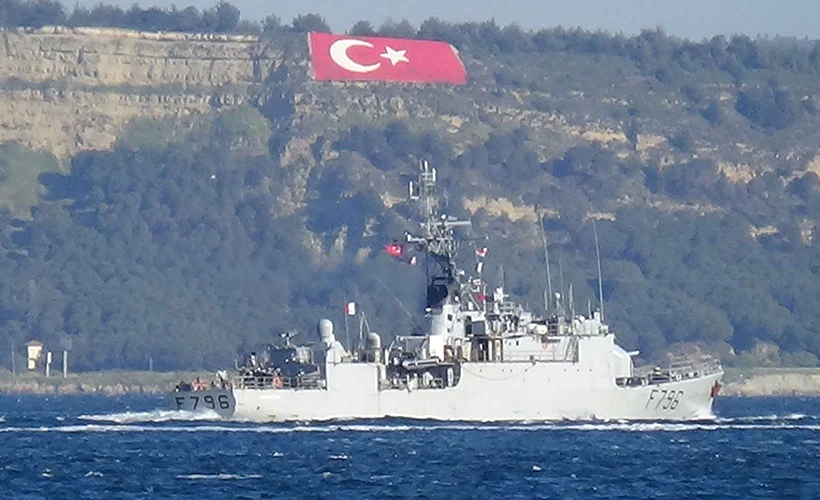 Fransız savaş gemisi, Çanakkale Boğazı'ndan geçti