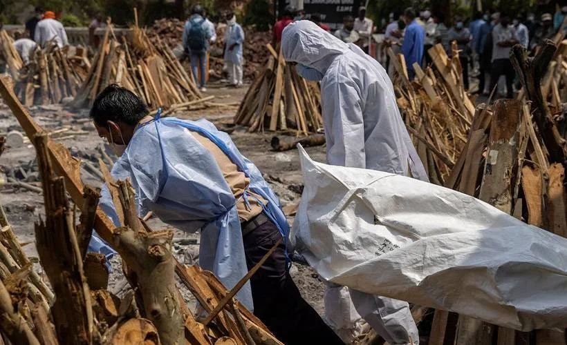 Hindistan'da son 24 saatte 3 bin 449 kişi daha hayatını kaybetti