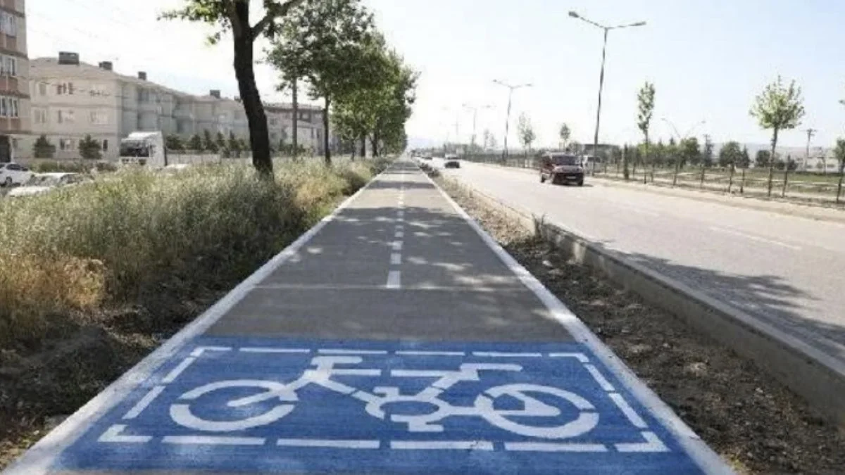 İnegöl'de bisiklet yolu çalışmaları