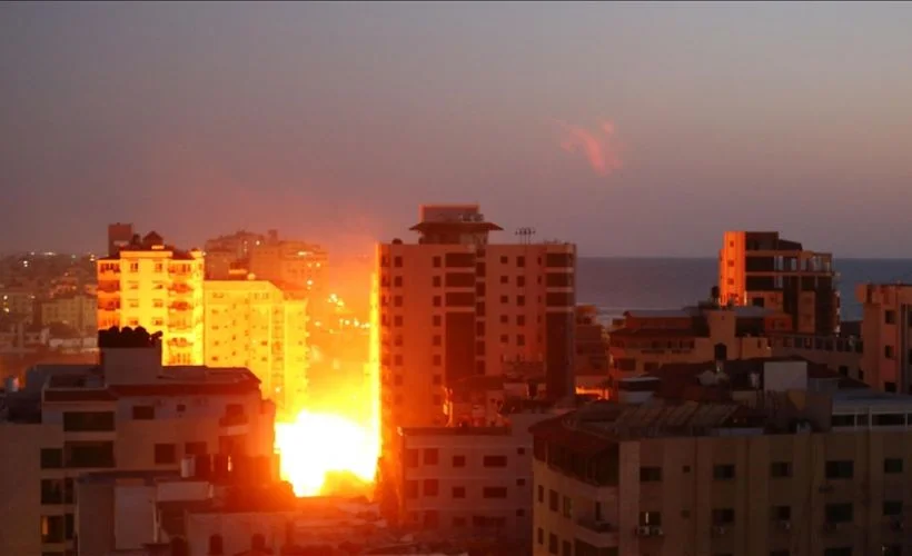 İsrail Gazze'ye yeni saldırı düzenledi, Hamas Tel Aviv'e 130 roket attı