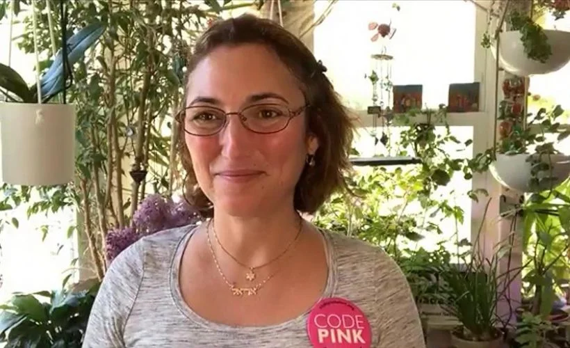 İsrail'in sınır dışı ettiği Yahudi aktivist Gold: 'İsrail savaş suçu işliyor'