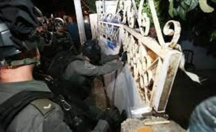 İsrail polisi, Doğu Kudüs'te Filistinli ailenin evine zorla girdi
