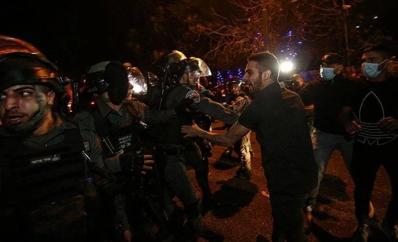 İsrail polisi, Kadir Gecesi öncesi yüzlerce Filistinlinin Kudüs'e ulaşmasını engelledi