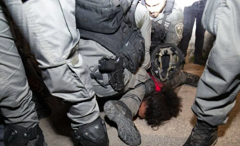 İsrail polisinin gözaltına aldığı Filistinli: 'Nefes alamıyorum, beni boğuyorsun'
