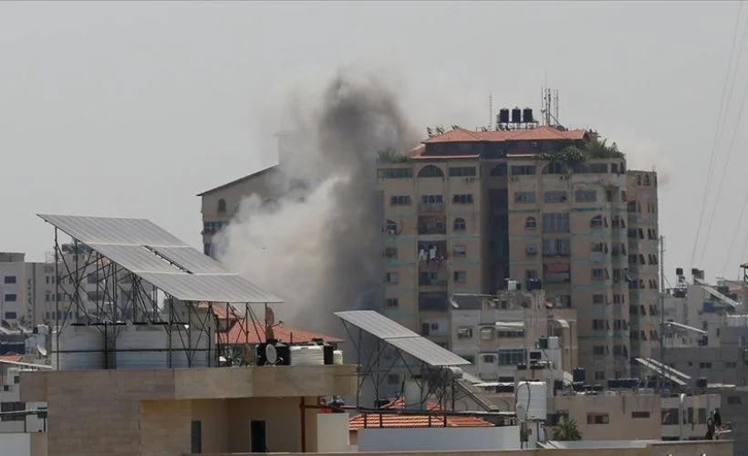 İsrail savaş uçakları Gazze'nin kuzey ve orta kesimlerini bombaladı
