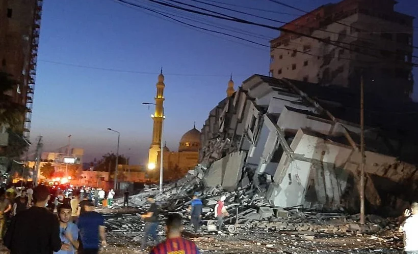 İsrail, sivillerin olduğu 12 katlı Hanadi Kulesi'ni bombaladı