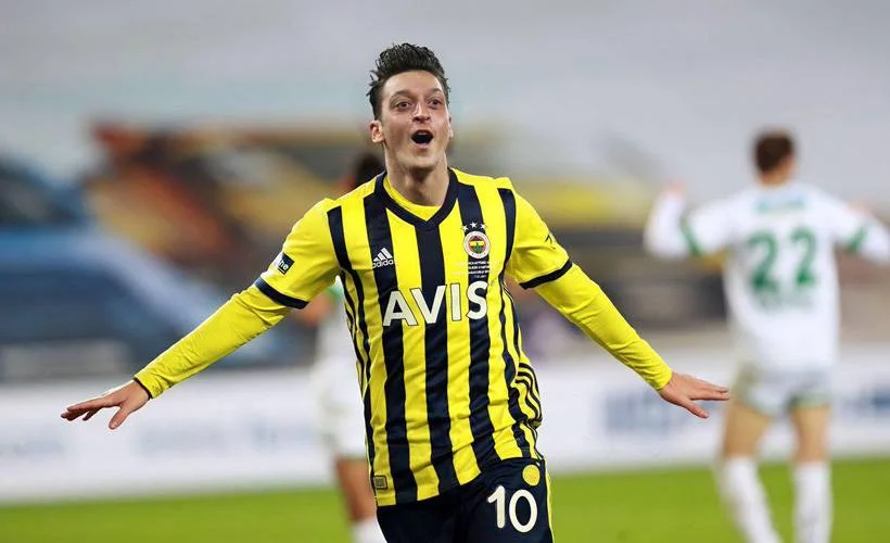 Mesut Özil'den ihtiyaç sahiplerine Ramazan kolisi yardımı
