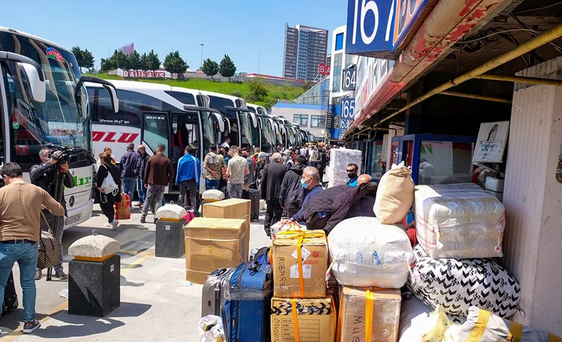 Otogar ve havalimanlarında hareketlilik