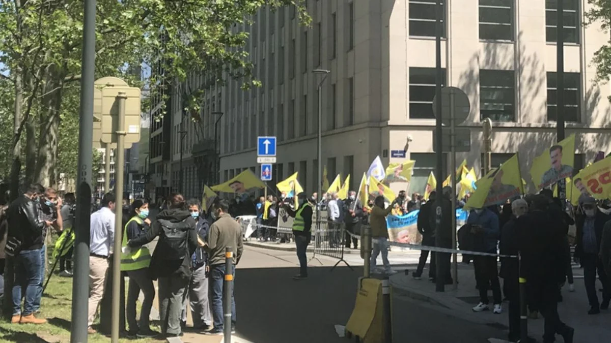 PKK destekçileri Brüksel'de ABD ve NATO'yu protesto etti