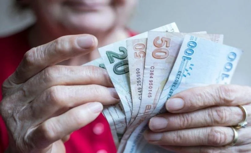 Prim günü doldurduktan sonra çalışmaya devam edince emekli maaşı düşer mi?