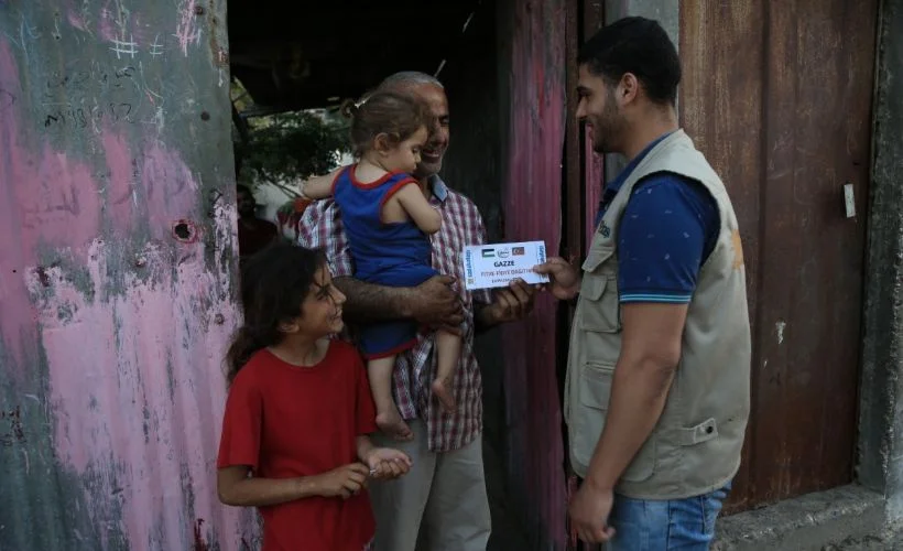 Sadakataşı Derneği Ramazan ayında ihtiyaç sahiplerine el uzatıyor