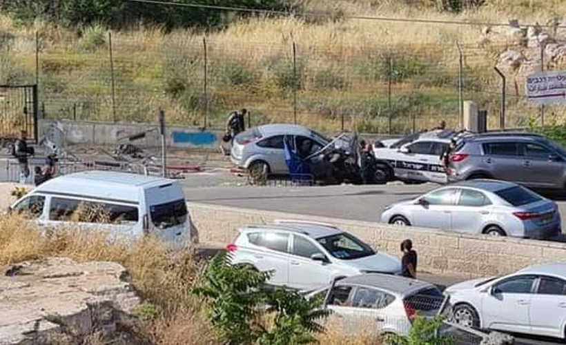 Şeyh Cerrah'ta bir Filistinli aracıyla İsrailli polisleri ezdi