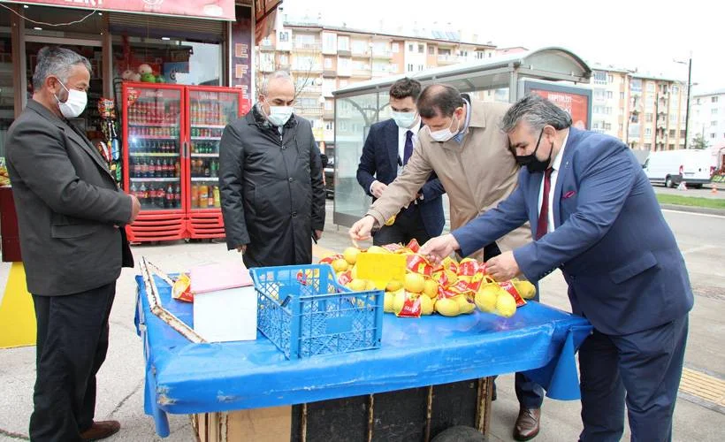 Sivas Valisi Salih Ayhan'dan kısıtlamayı delen satıcıya karşı örnek davranış