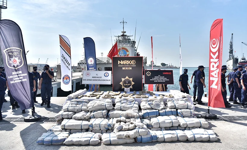 Suriye açıklarındaki uluslararası sularda 1,5 ton esrar ele geçirildi