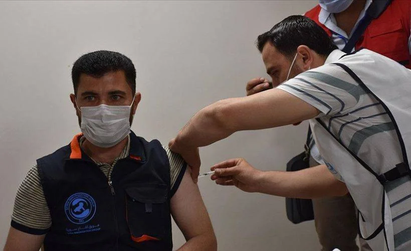 Suriye'nin kuzeyinde Kovid-19'a karşı aşılama başladı
