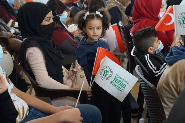 Türk yardım kurulu Darül Eytam Vakfı Lübnan'daki 700 Filistinli yetim çocuğa yardım sağlıyor