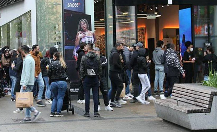 Viyana'da salgın tedbirleri gevşetildi: Alışveriş merkezleri tekrar açıldı