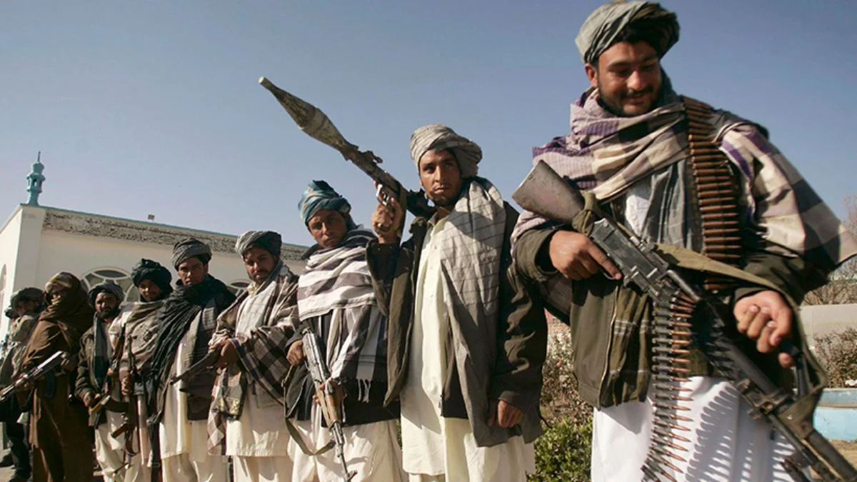 2 ilçe Taliban'ın kontrolüne geçti