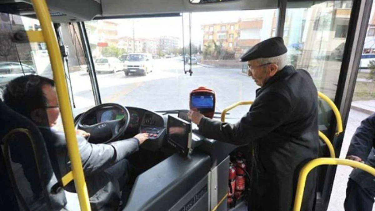 65 yaş üstü sokağa çıkma yasağı kalktı mı? 65 yaş üstü otobüse, minibüse binmesi yasak mı?