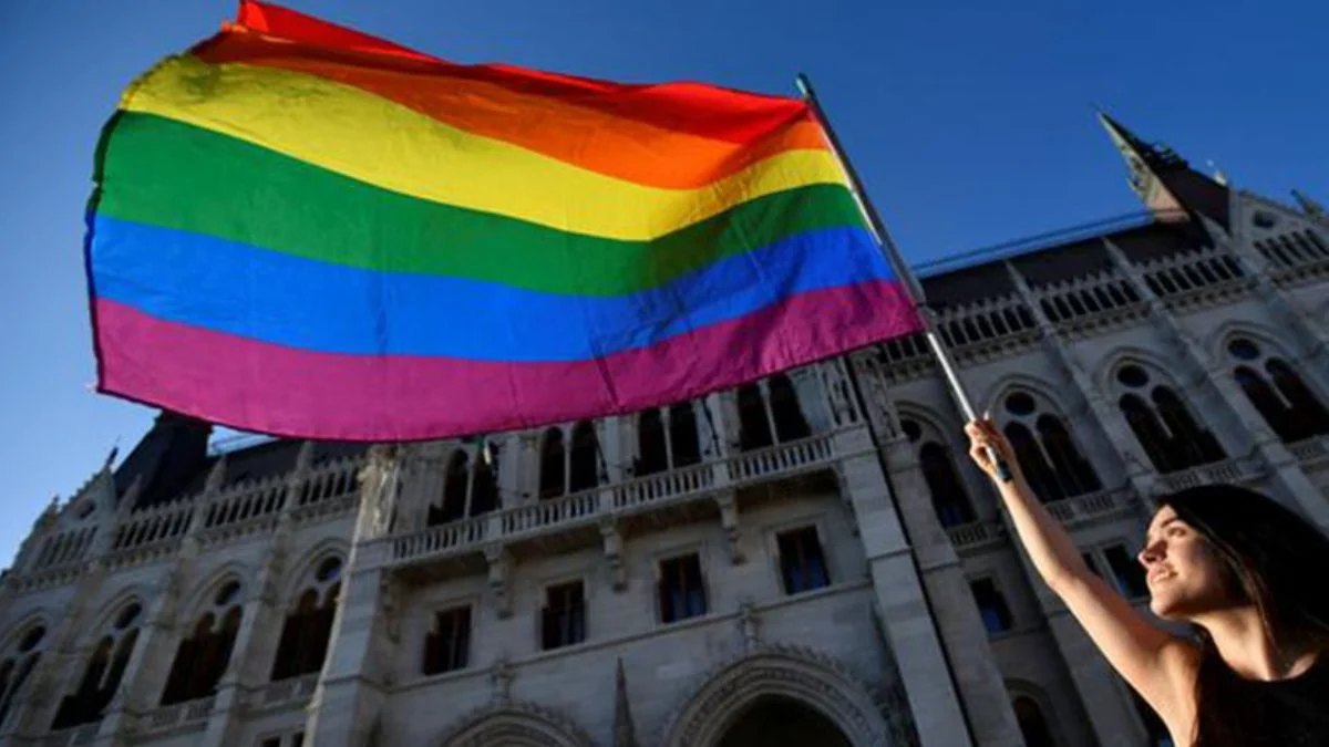 AB'den Macaristan'a 'LGBTİ' tehdidi