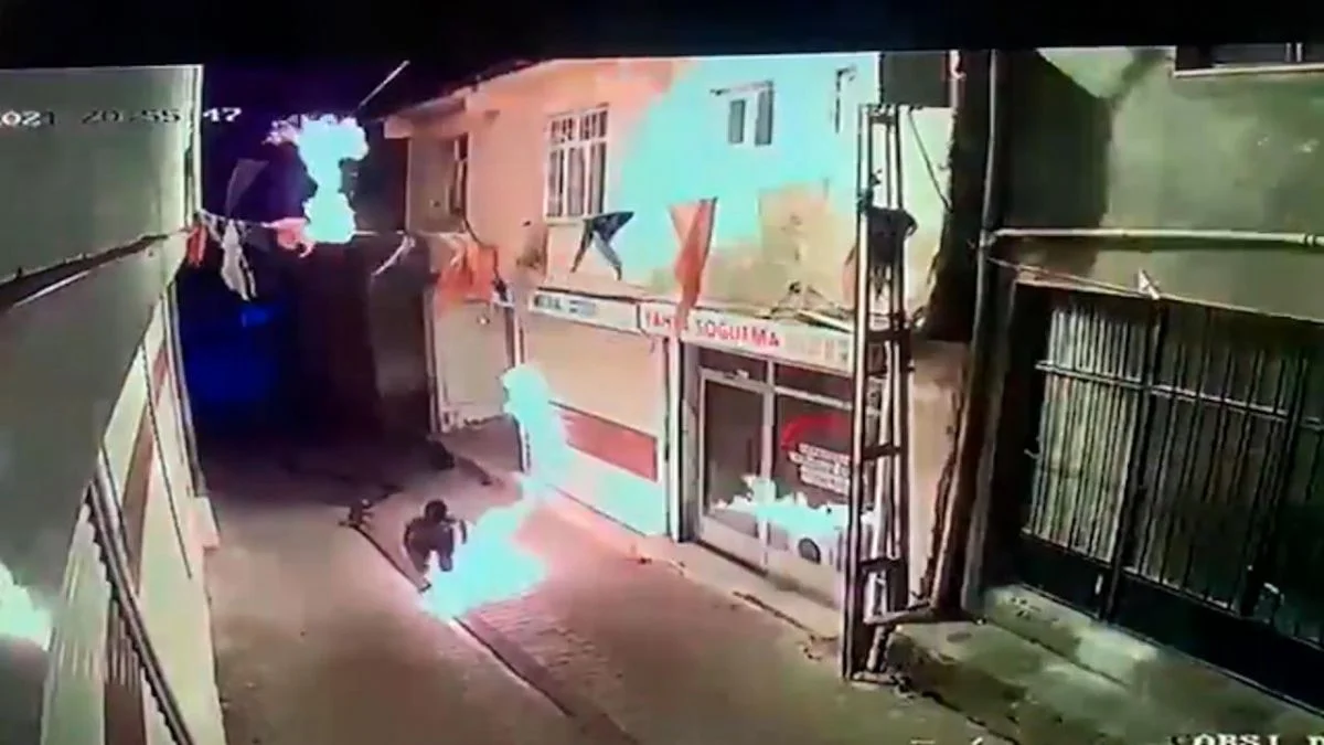 AK Parti Hani İlçe Başkanlığı'na saldırı