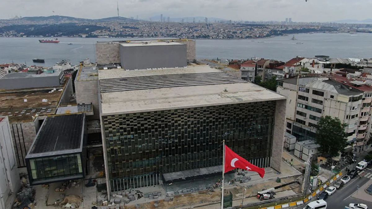 AKM yüzünü gösterdi
