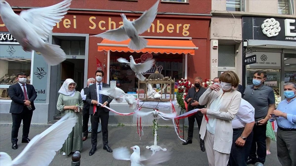 Almanya'da NSU terör örgütünün saldırısının 17. yılında anma töreni düzenlendi