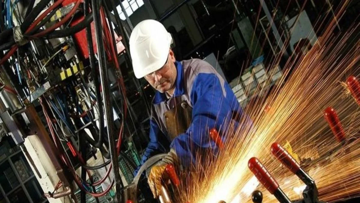 Analiz: İmalat sanayi Mayıs 2020'den sonra ilk defa daralma bölgesinde