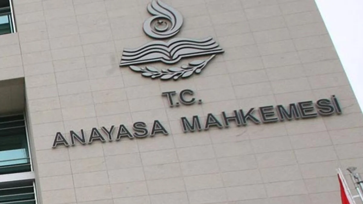 Anayasa Mahkemesi'nden iki siyasi parti için karar