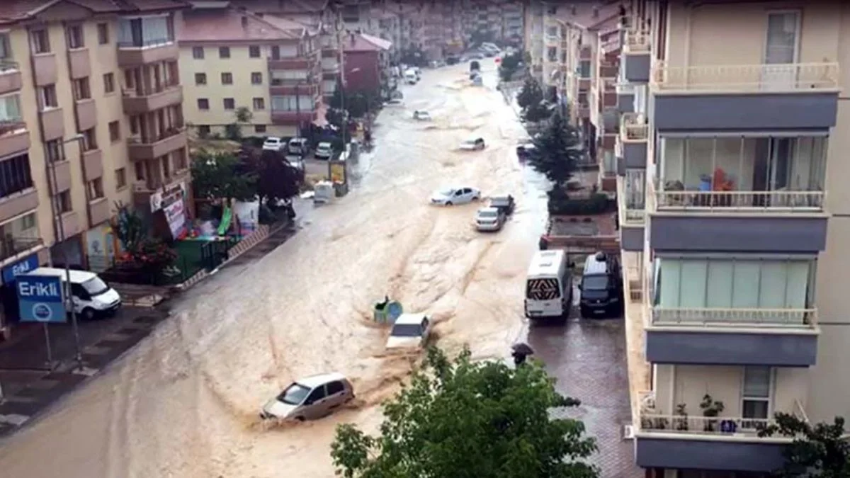 Ankara'yı sel vurdu