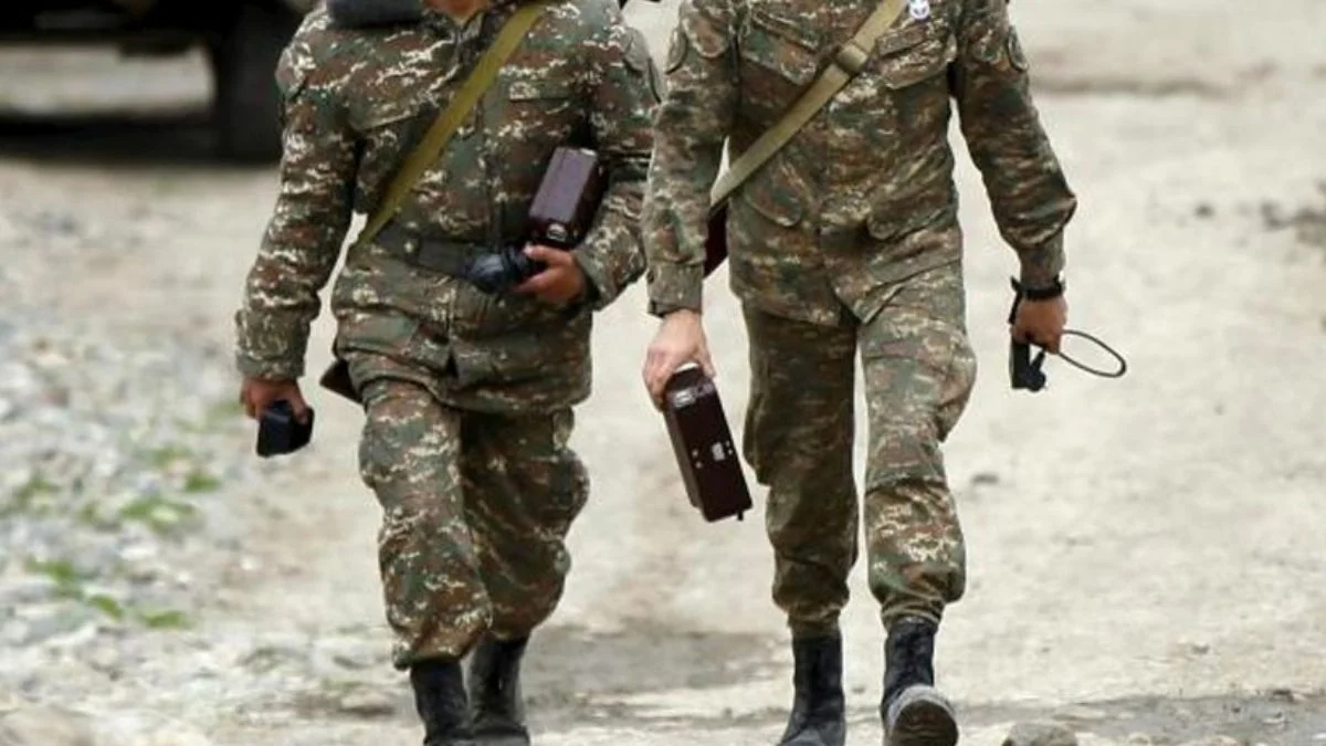Azerbaycan, sınırda yakaladığı Ermenistan askerini iade etti