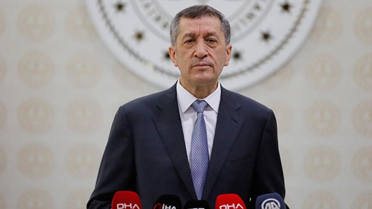 Bakan Selçuk: Planımız 1 Eylül'de okulları beş gün açmak