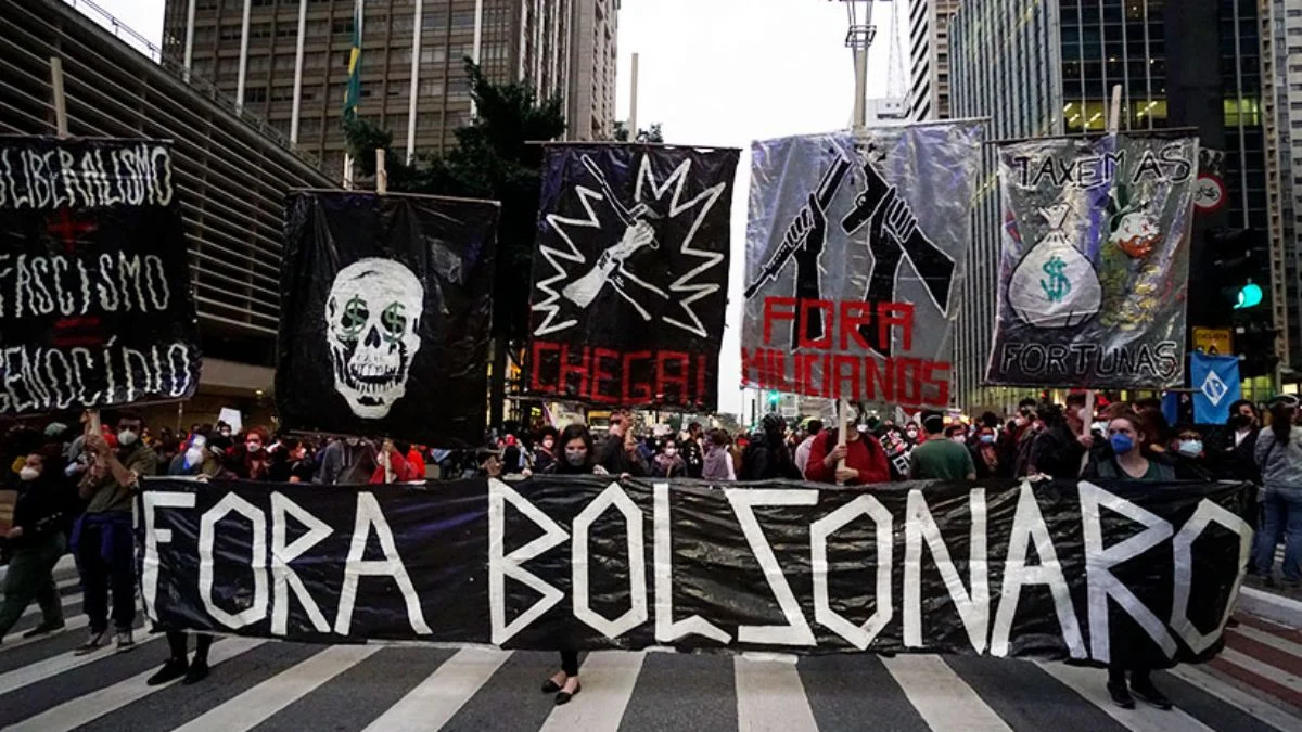 Binlerce kişi Bolsonaro'ya karşı yürüdü
